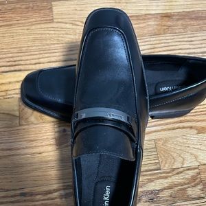 Calvin klein black leather men’s shoe. Modern and Easy to style!